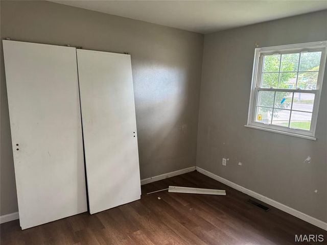 1090 Howdershell Road, Florissant, MO 63031