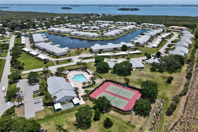 305 N GROVE ISLE Circle 305, Vero Beach, FL 32962