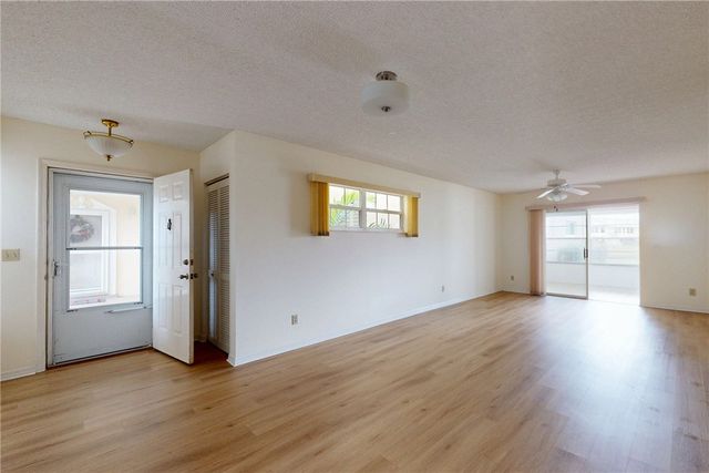 305 N GROVE ISLE Circle 305, Vero Beach, FL 32962