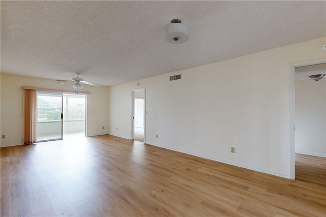 305 N GROVE ISLE Circle 305, Vero Beach, FL 32962