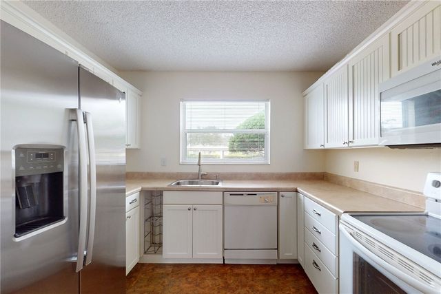 305 N GROVE ISLE Circle 305, Vero Beach, FL 32962