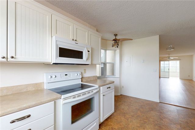 305 N GROVE ISLE Circle 305, Vero Beach, FL 32962