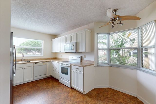 305 N GROVE ISLE Circle 305, Vero Beach, FL 32962