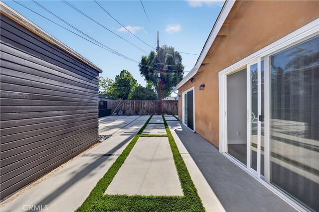 6904 Mclennan Avenue, Lake Balboa, CA 91406
