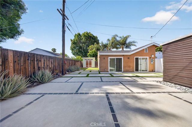 6904 Mclennan Avenue, Lake Balboa, CA 91406