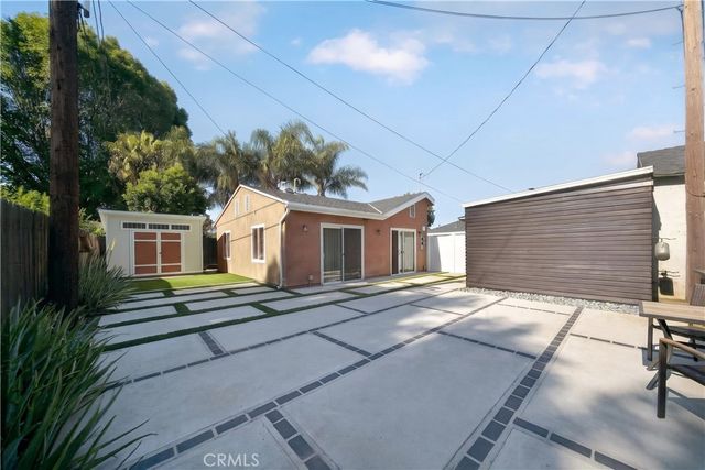 6904 Mclennan Avenue, Lake Balboa, CA 91406
