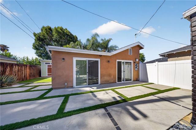 6904 Mclennan Avenue, Lake Balboa, CA 91406