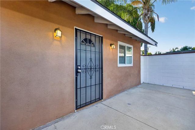 6904 Mclennan Avenue, Lake Balboa, CA 91406