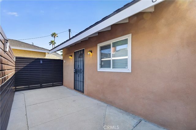 6904 Mclennan Avenue, Lake Balboa, CA 91406