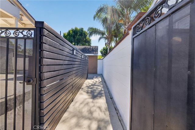 6904 Mclennan Avenue, Lake Balboa, CA 91406