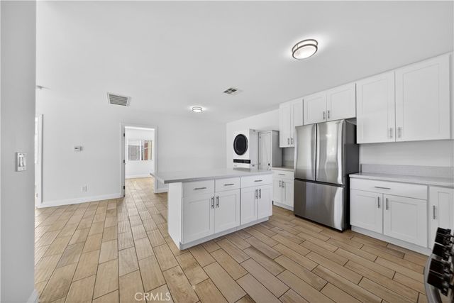 6904 Mclennan Avenue, Lake Balboa, CA 91406