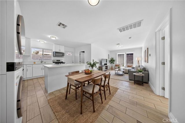 6904 Mclennan Avenue, Lake Balboa, CA 91406