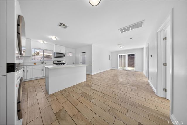 6904 Mclennan Avenue, Lake Balboa, CA 91406