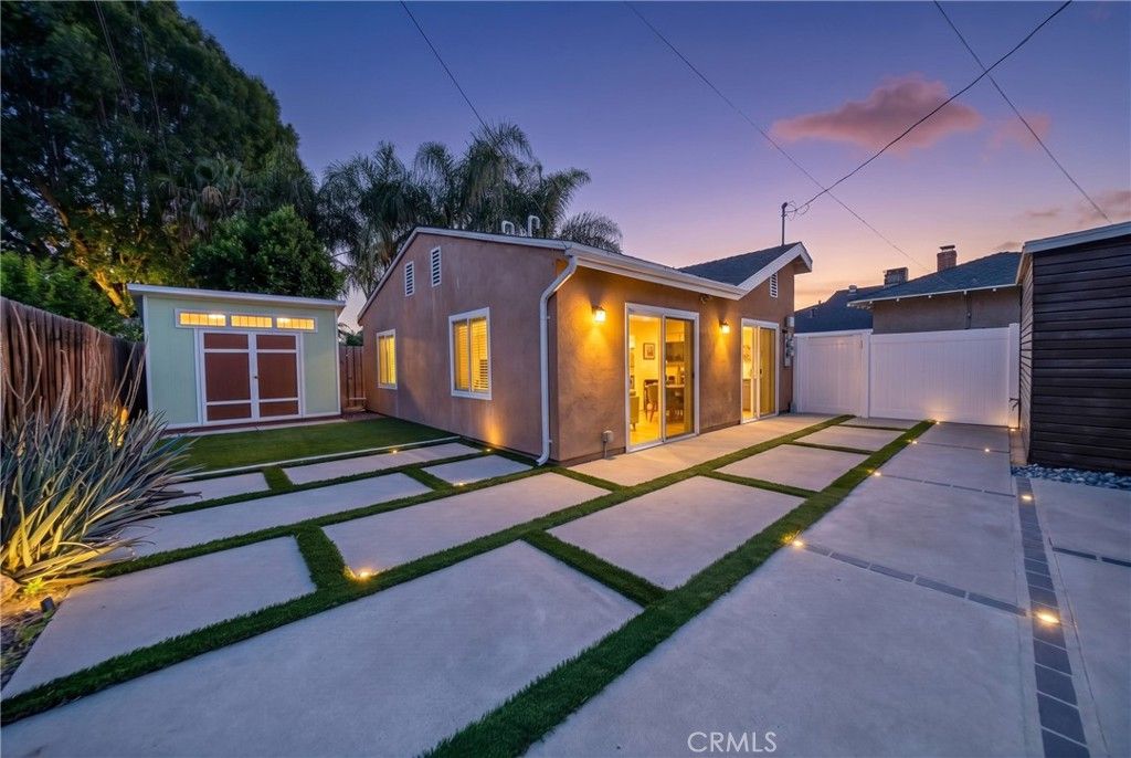 6904 Mclennan Avenue, Lake Balboa, CA 91406