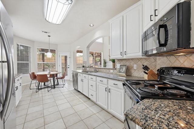 1607 Fairway Vista Drive, Corinth, TX 76210