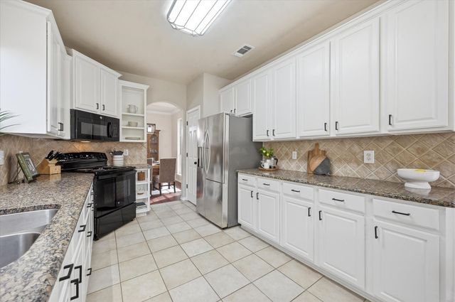 1607 Fairway Vista Drive, Corinth, TX 76210