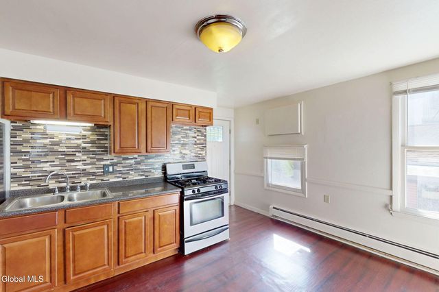 11 Elm Street, Troy, NY 12180