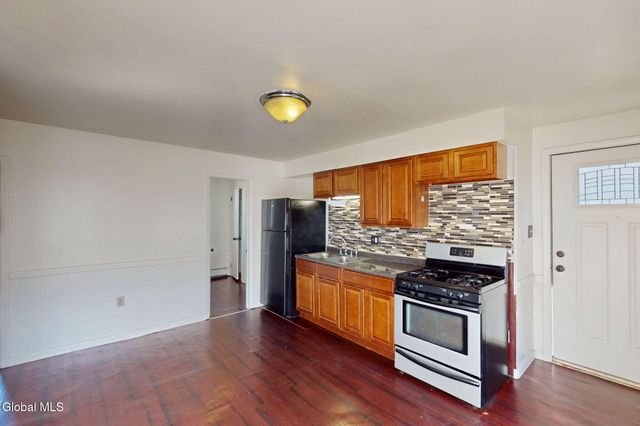 11 Elm Street, Troy, NY 12180