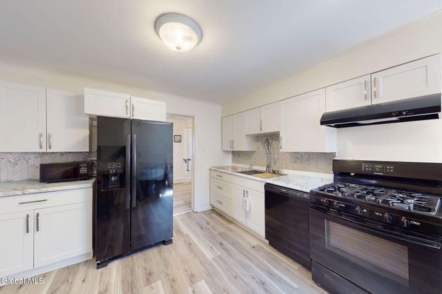 11 Elm Street, Troy, NY 12180
