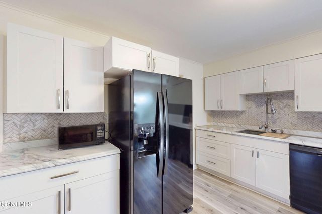 11 Elm Street, Troy, NY 12180