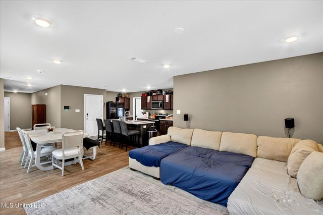 2117 Toulouse Street, Ocean Springs, MS 39564