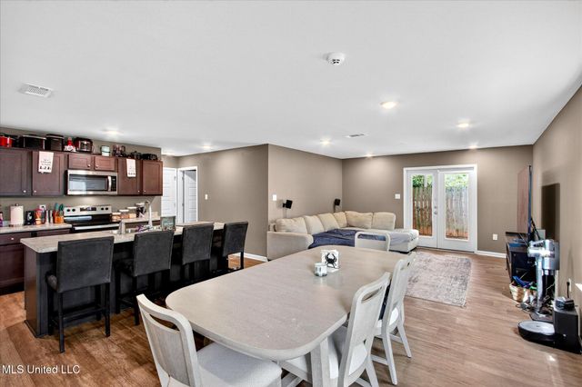 2117 Toulouse Street, Ocean Springs, MS 39564