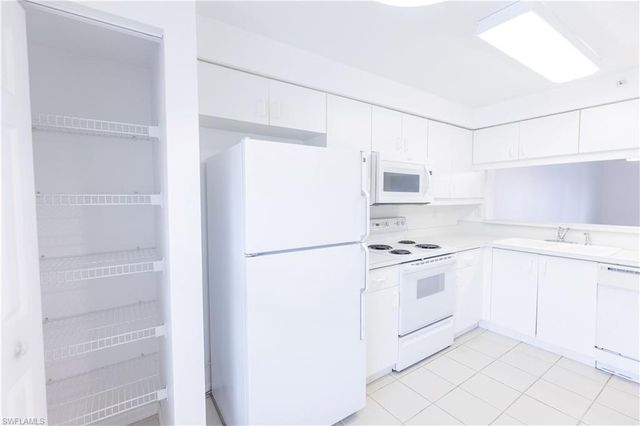 2456 Millcreek LN 102, Naples, FL 34119