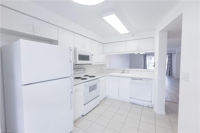 2456 Millcreek LN 102, Naples, FL 34119