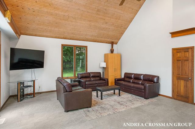 15213 Meadowwood Drive, Grand Haven Twp, MI 49417