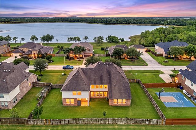 2321 Lakeway Drive, Friendswood, TX 77546
