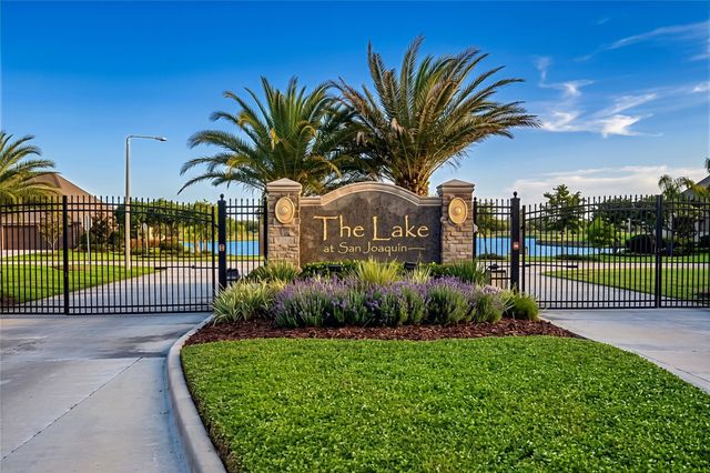 2321 Lakeway Drive, Friendswood, TX 77546
