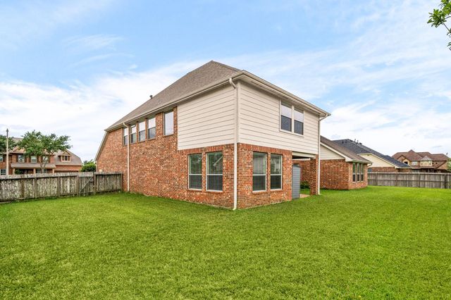 2321 Lakeway Drive, Friendswood, TX 77546