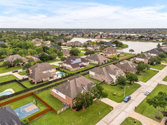 2321 Lakeway Drive, Friendswood, TX 77546