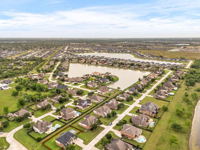 2321 Lakeway Drive, Friendswood, TX 77546