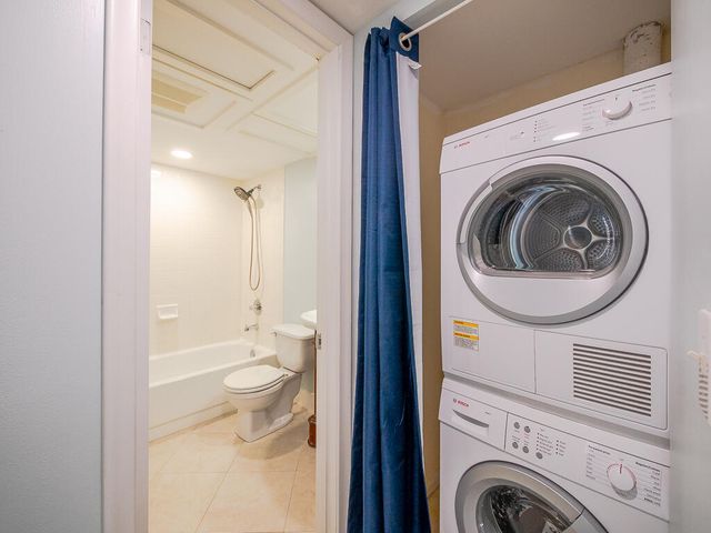 1020 Lake Shore Drive 202, Lake Park, FL 33403