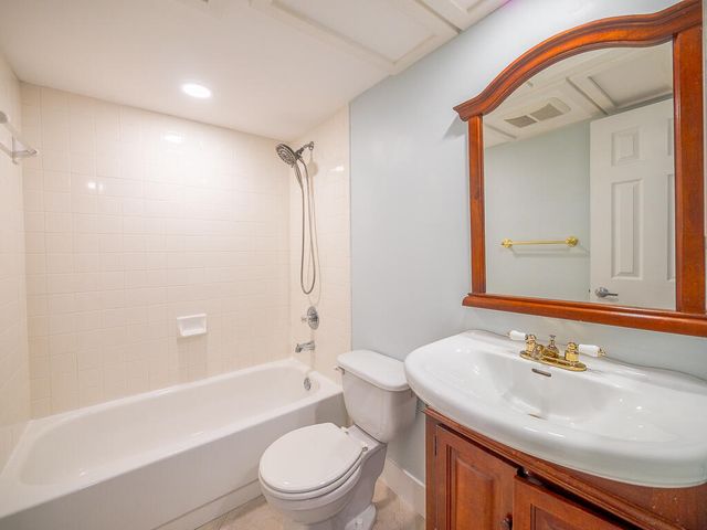 1020 Lake Shore Drive 202, Lake Park, FL 33403