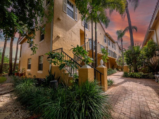 1020 Lake Shore Drive 202, Lake Park, FL 33403