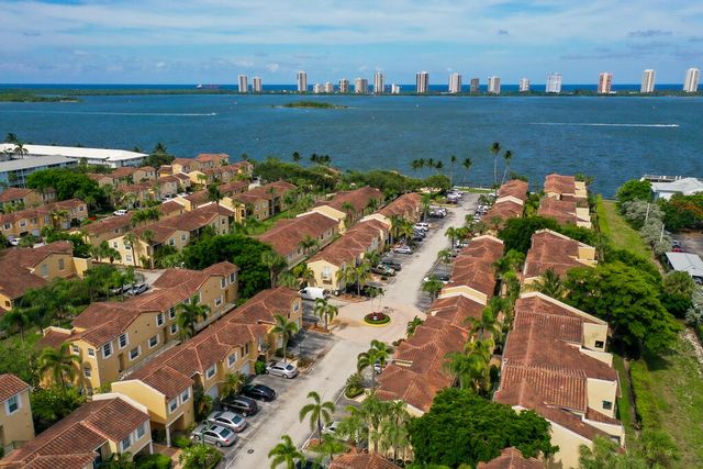 1020 Lake Shore Drive 202, Lake Park, FL 33403