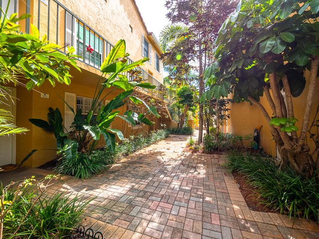 1020 Lake Shore Drive 202, Lake Park, FL 33403