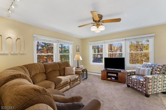 13 Paderewski Rd, Jefferson Twp., NJ 07438