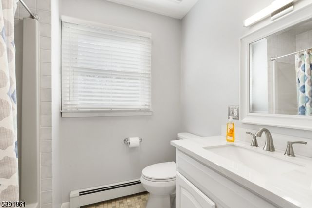 13 Paderewski Rd, Jefferson Twp., NJ 07438