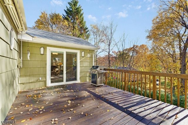 13 Paderewski Rd, Jefferson Twp., NJ 07438