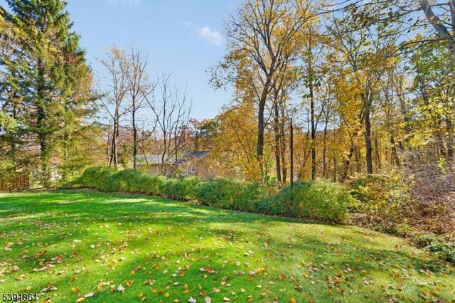 13 Paderewski Rd, Jefferson Twp., NJ 07438