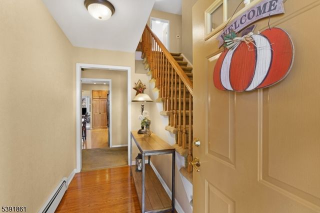 13 Paderewski Rd, Jefferson Twp., NJ 07438