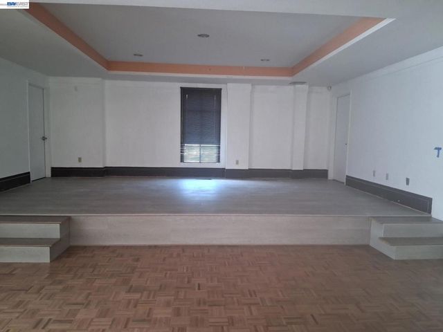 8105 Capwell Dr, Oakland, CA 94621