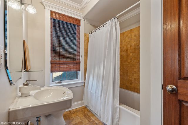 9435 Central Park Avenue, Evanston, IL 60203