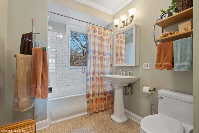 9435 Central Park Avenue, Evanston, IL 60203