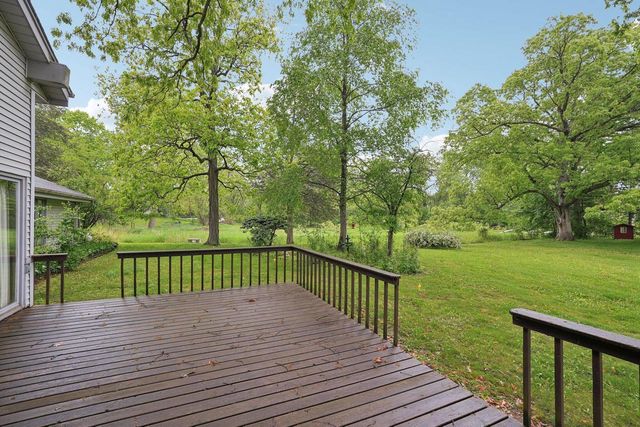 954 N Dousman ROAD, Summit, WI 53066