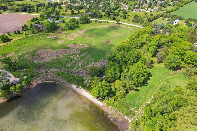 954 N Dousman ROAD, Summit, WI 53066
