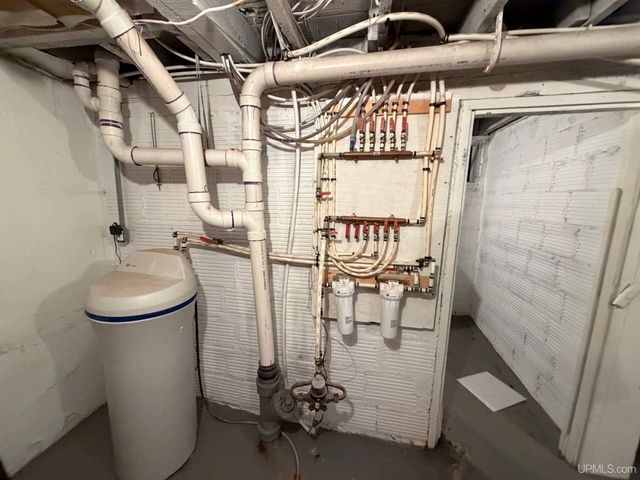 1003 W A Street, Iron Mountain, MI 49801